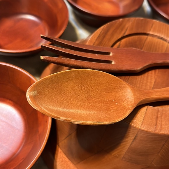 Wooden Salad Bowl Dinner Set—8 Serving Bowls & Large Fork & Spoon - Picture 5 of 10